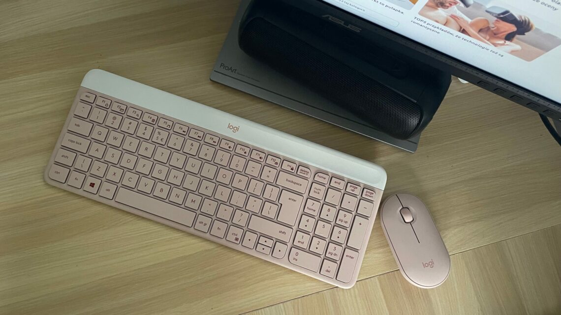 Análise Logitech MK470.  Um conjunto de teclado e mouse de escritório que passaram em sua vocação